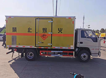 九龙爆破器材运输车