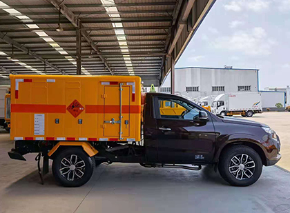 九龙爆破器材运输车